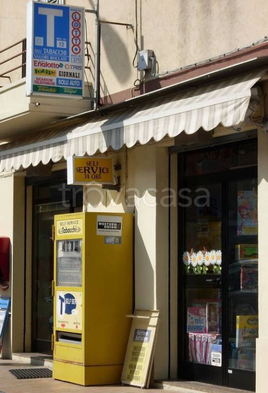 negozio in vendita a Lucca in zona Zona San Concordio