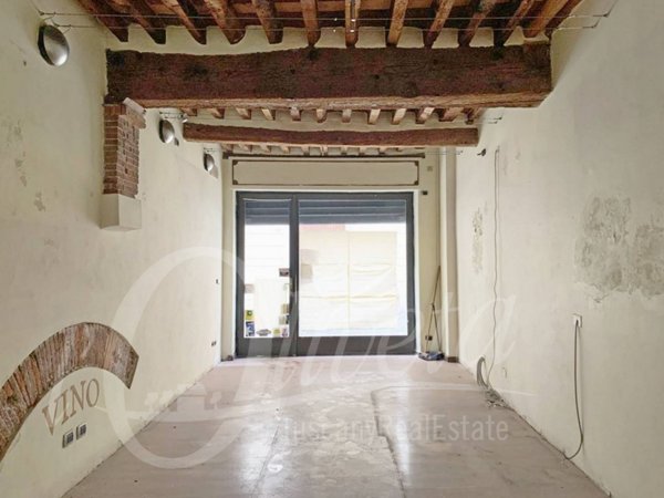 locale commerciale in vendita a Lucca in zona Centro Città