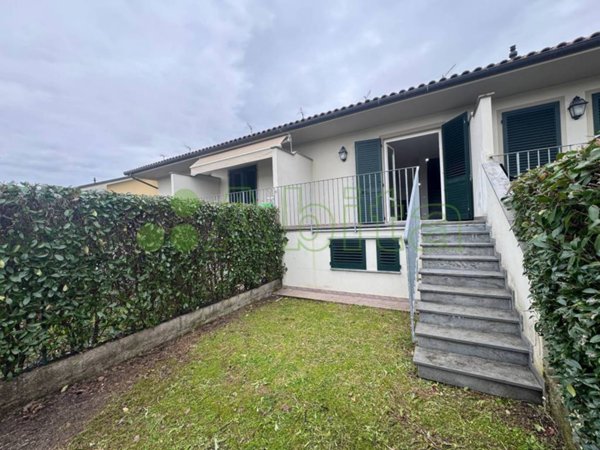 casa indipendente in vendita a Lucca in zona Sant'Alessio