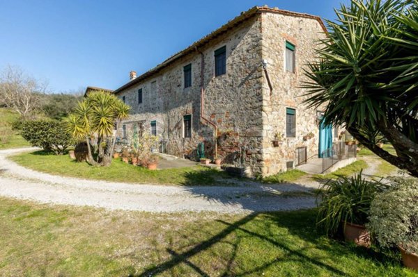 casa indipendente in vendita a Lucca in zona Carignano