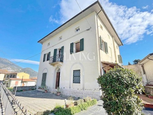 casa indipendente in vendita a Lucca in zona Santa Maria del Giudice