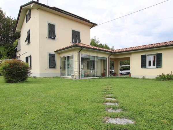 casa indipendente in vendita a Lucca in zona San Pietro a Vico