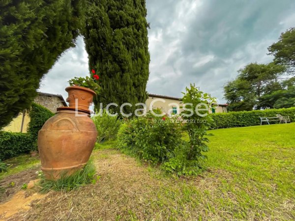 casa indipendente in vendita a Lucca in zona Vicopelago