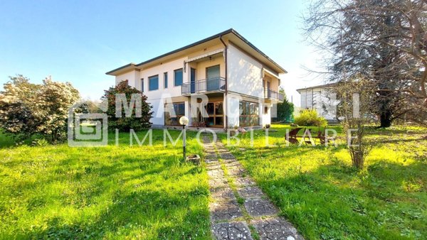 casa indipendente in vendita a Lucca in zona Zona San Concordio