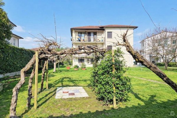 casa indipendente in vendita a Lucca in zona Sant'Angelo in Campo