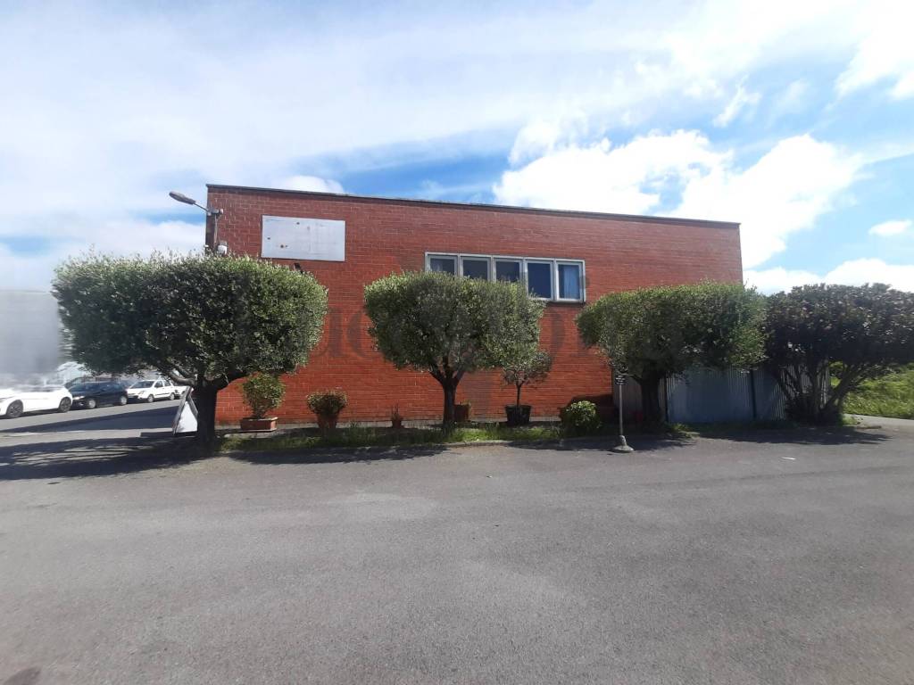 locale commerciale in vendita a Lucca in zona zona San Filippo