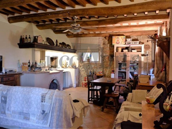 casa indipendente in vendita a Lucca in zona Mutigliano