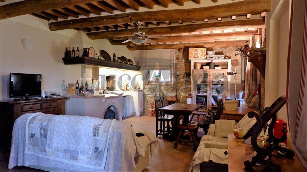 casa indipendente in vendita a Lucca in zona Monte San Quirico