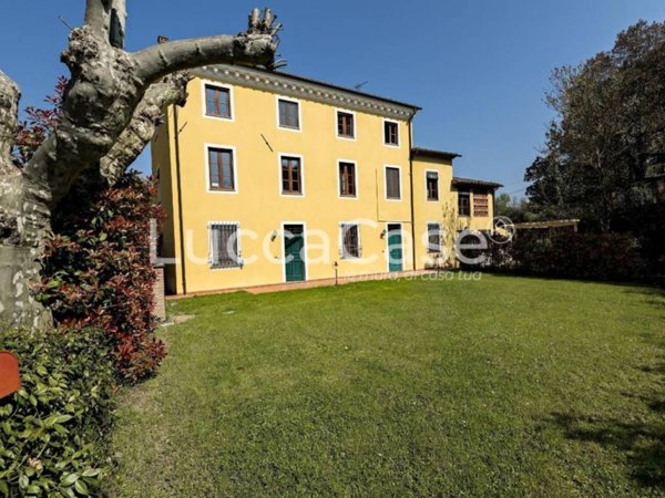 casa indipendente in vendita a Lucca in zona Arliano