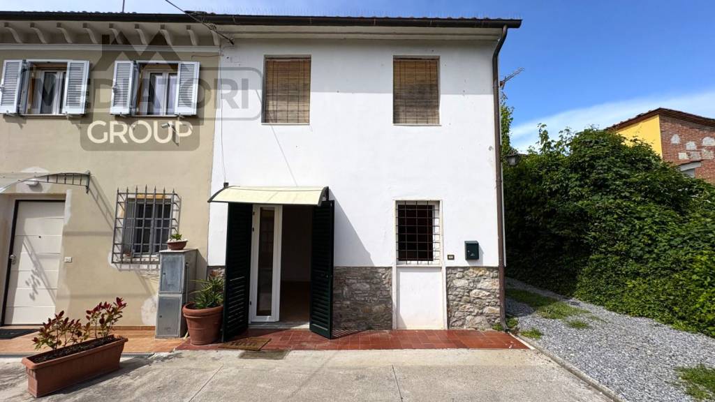 casa indipendente in vendita a Lucca in zona San Pietro a Vico