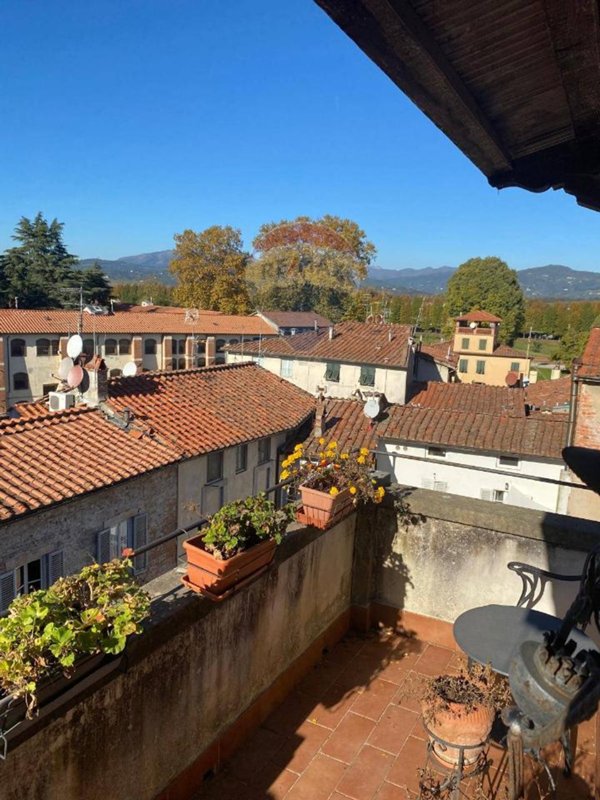 appartamento in vendita a Lucca in zona Centro Città