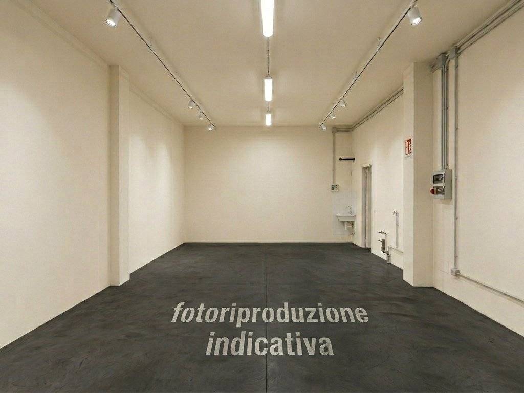 negozio in vendita a Lucca in zona Centro Città