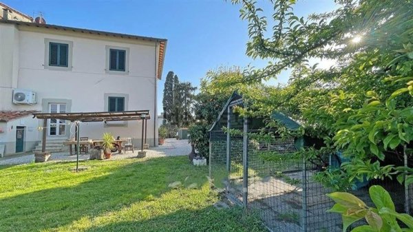 casa indipendente in vendita a Lucca in zona San Pietro a Vico