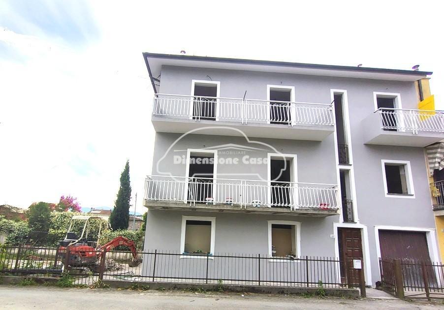 casa indipendente in vendita a Lucca