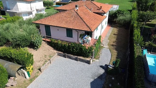casa indipendente in vendita a Lucca in zona Picciorana