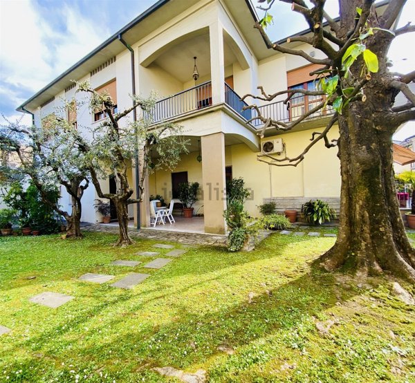 casa indipendente in vendita a Lucca in zona zona San Vito