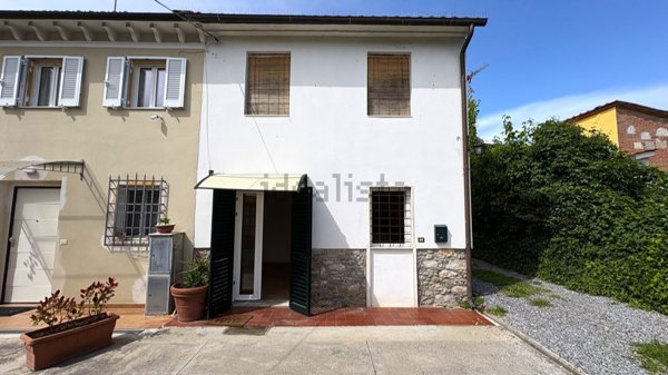 casa indipendente in vendita a Lucca in zona zona Antraccoli