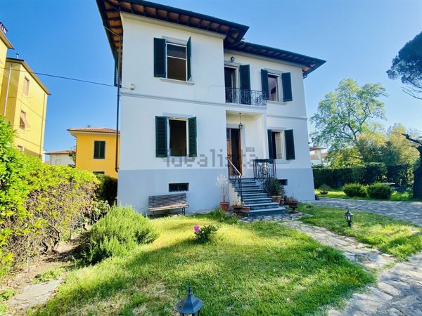 casa indipendente in vendita a Lucca in zona Sant'Anna