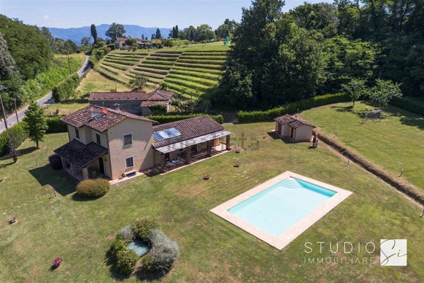 casa indipendente in vendita a Lucca in zona Montuolo