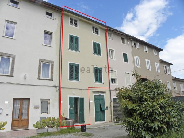 casa indipendente in vendita a Lucca in zona Nave