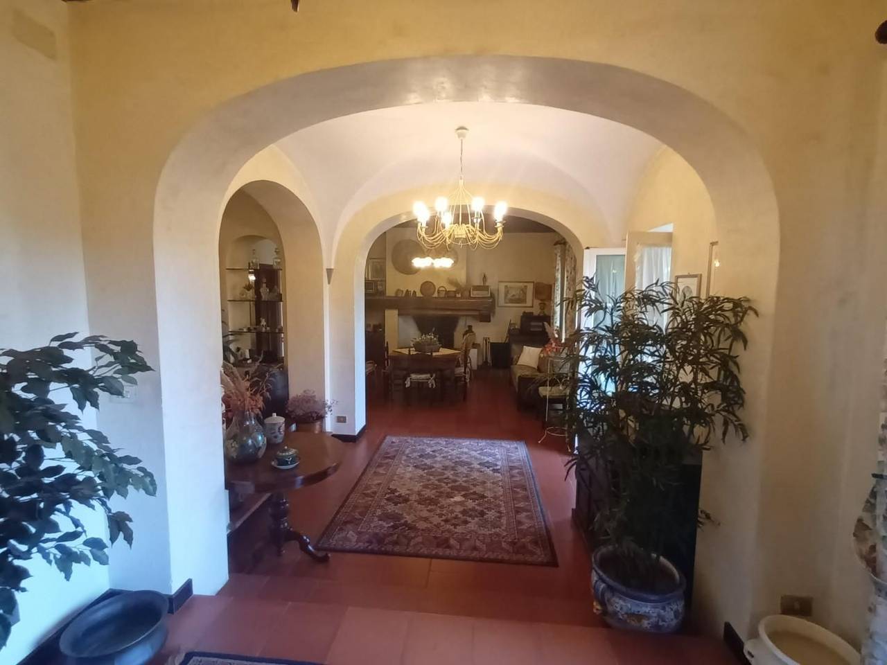 casa indipendente in vendita a Lucca in zona Vallebuia