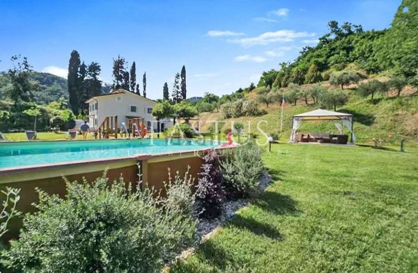 casa indipendente in vendita a Lucca in zona Chiatri