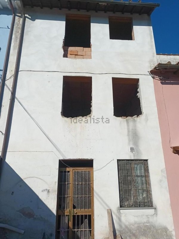 intera palazzina in vendita a Lucca in zona Centro Città