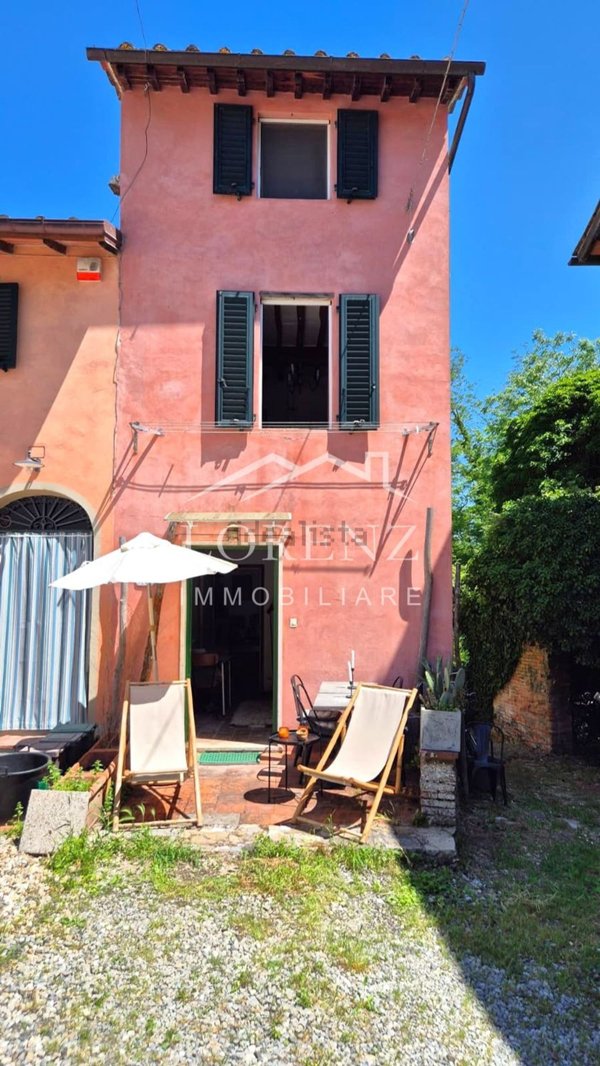 casa indipendente in vendita a Lucca in zona Fagnano