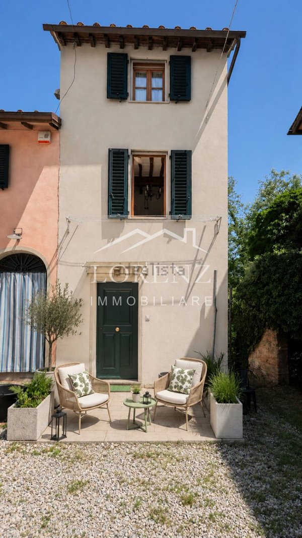 casa indipendente in vendita a Lucca in zona Fagnano