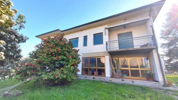 casa indipendente in vendita a Lucca in zona Zona San Concordio