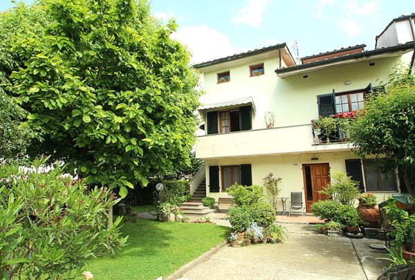 casa indipendente in vendita a Lucca