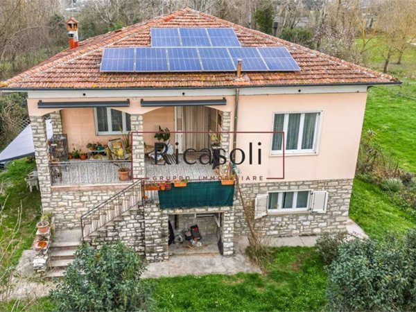 casa indipendente in vendita a Lucca in zona zona Mugnano