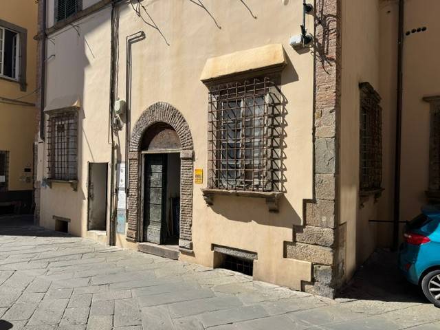 ufficio in vendita a Lucca in zona Centro Città