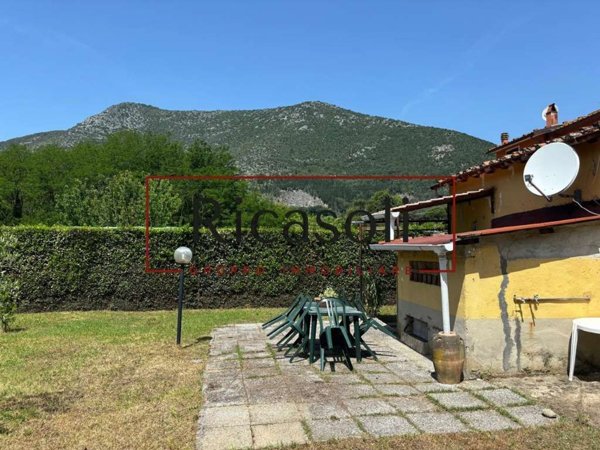 casa indipendente in vendita a Lucca in zona San Lorenzo a Vaccoli