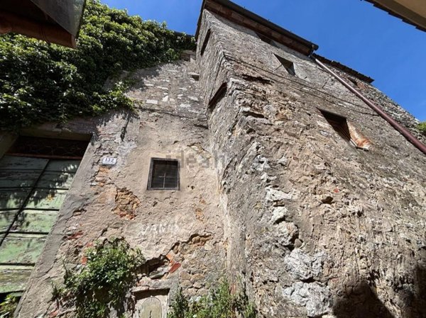 casa indipendente in vendita a Lucca in zona Centro Città