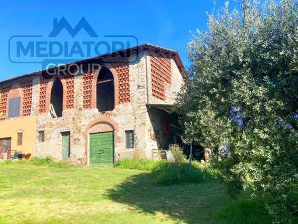 casa indipendente in vendita a Lucca in zona Chiatri