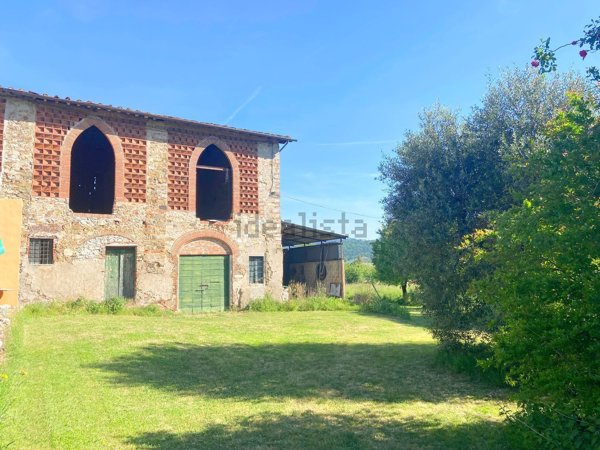 casale in vendita a Lucca