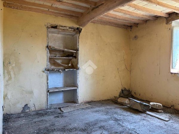 casa indipendente in vendita a Lucca in zona Aquilea