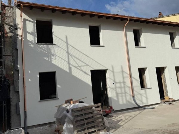 casa indipendente in vendita a Lucca in zona zona San Filippo