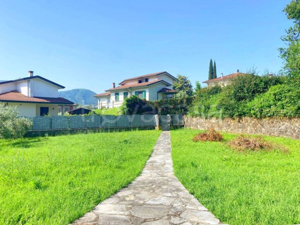 casa indipendente in vendita a Lucca in zona Ponte San Pietro