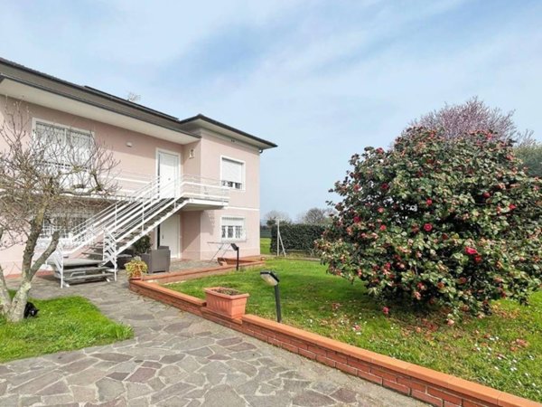 casa indipendente in vendita a Lucca in zona zona San Vito