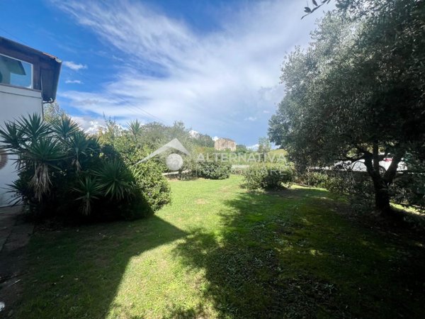 casa indipendente in vendita a Lucca in zona Nozzano