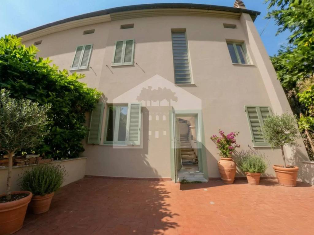 casa indipendente in vendita a Lucca in zona Picciorana