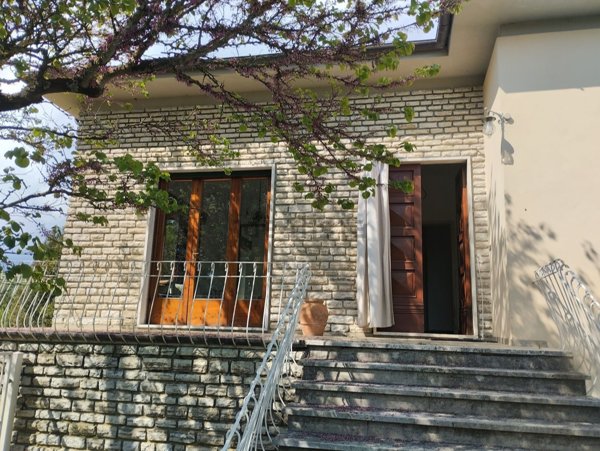 casa indipendente in vendita a Lucca