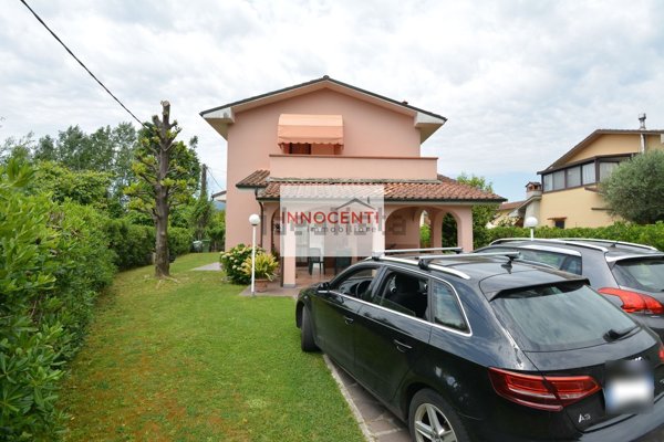 casa indipendente in vendita a Lucca in zona Centro Città