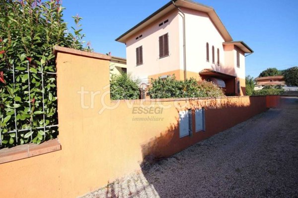 casa indipendente in vendita a Lucca in zona Centro Città