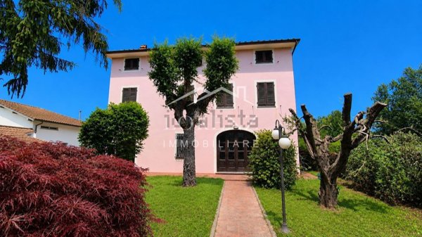casa indipendente in vendita a Lucca in zona zona Antraccoli