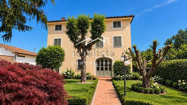 casa indipendente in vendita a Lucca in zona zona Antraccoli