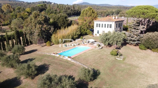 casa indipendente in vendita a Lucca in zona Monte San Quirico