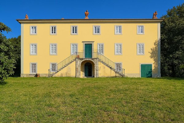 casa indipendente in vendita a Lucca in zona Nozzano